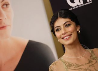Alessandra Mastronardi radiosa alla premiere del film TV “Carla” alla Scala di Milano